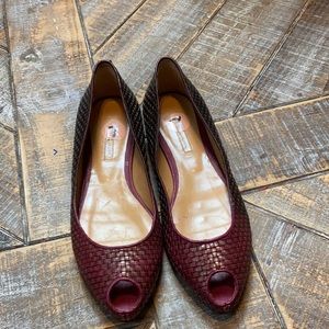 Santoni luxury leather weaved peep toe shoes. Size 7.